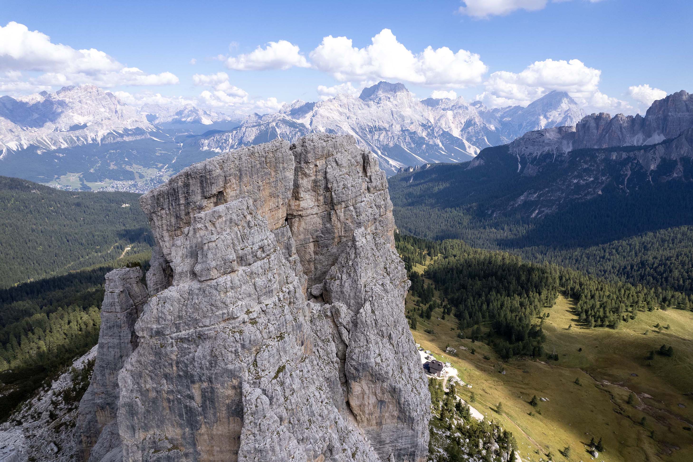 Savarankiškai perdirbtas namelis ant ratų